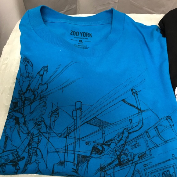 Almost Like New ManT-Shirt Size Clg - Picture 4 of 8